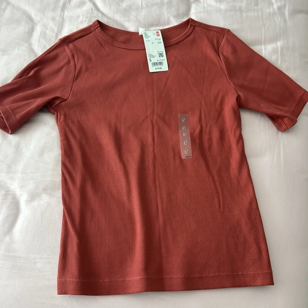 Uniqlo t-shirt bundle - Picture 3 of 4